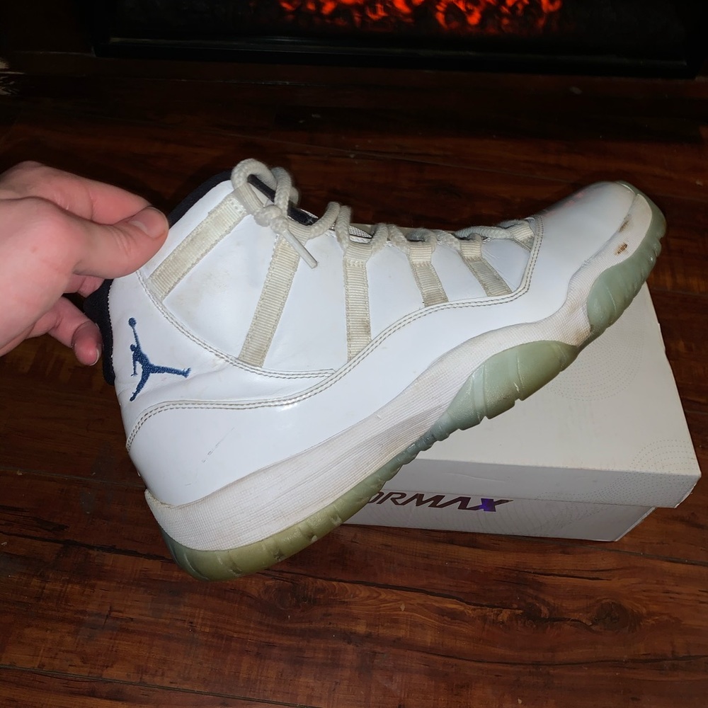 Men’s Jordan retro 11s legend blues sz 12,